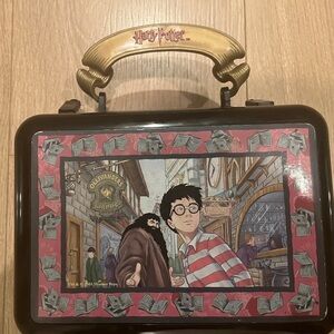 Vintage 2001 Harry Potter School Box Case – Diagon Alley Scene, Collectible